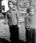D069- Ruth and Ann Bennett